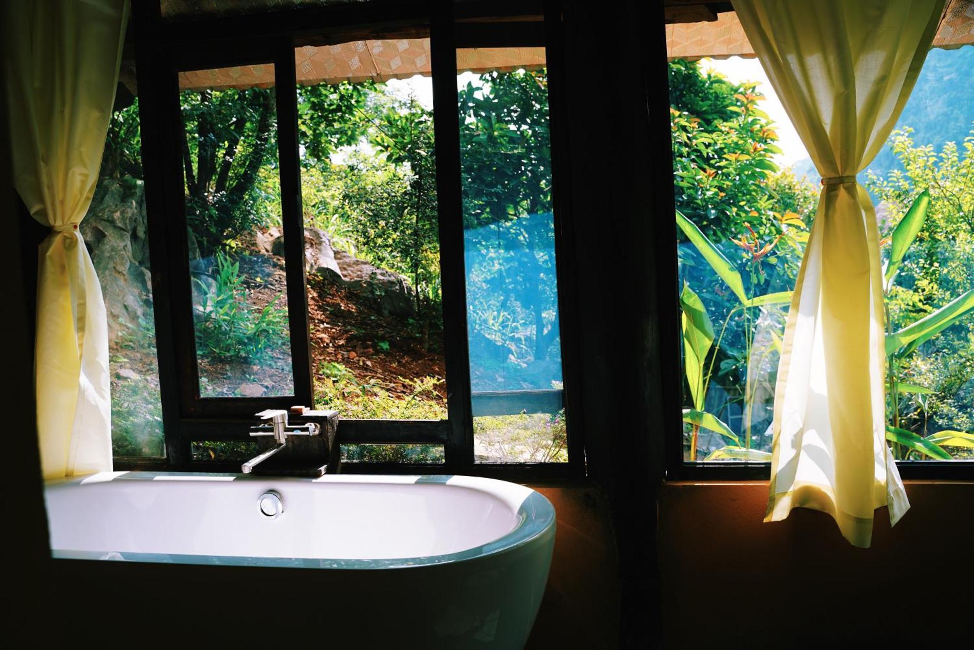 Retreat Lodge *