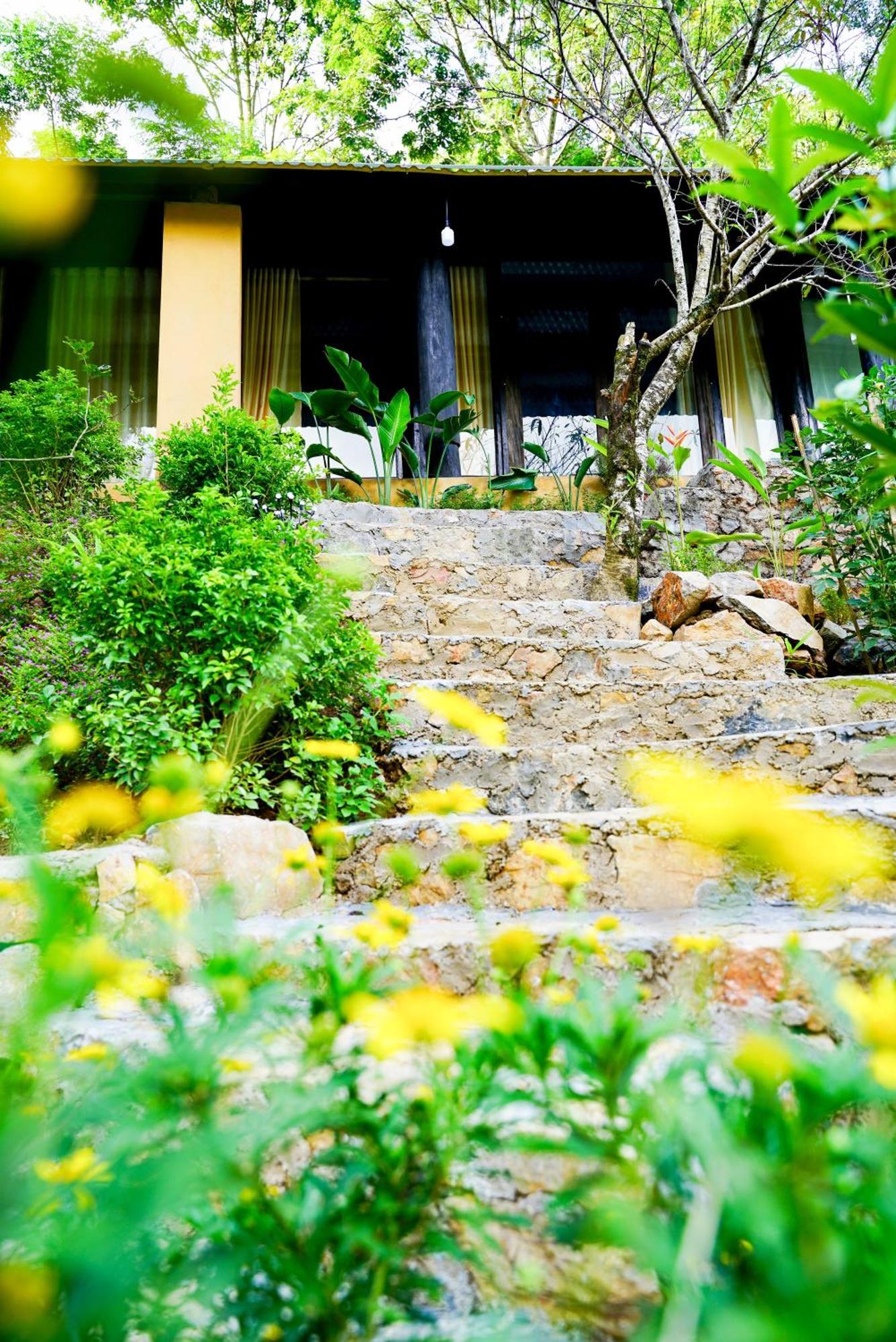 Retreat Lodge *